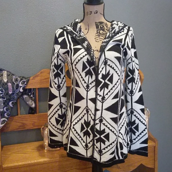 La Hearts Sweaters - 🌼LA Hearts Cardigan🌼